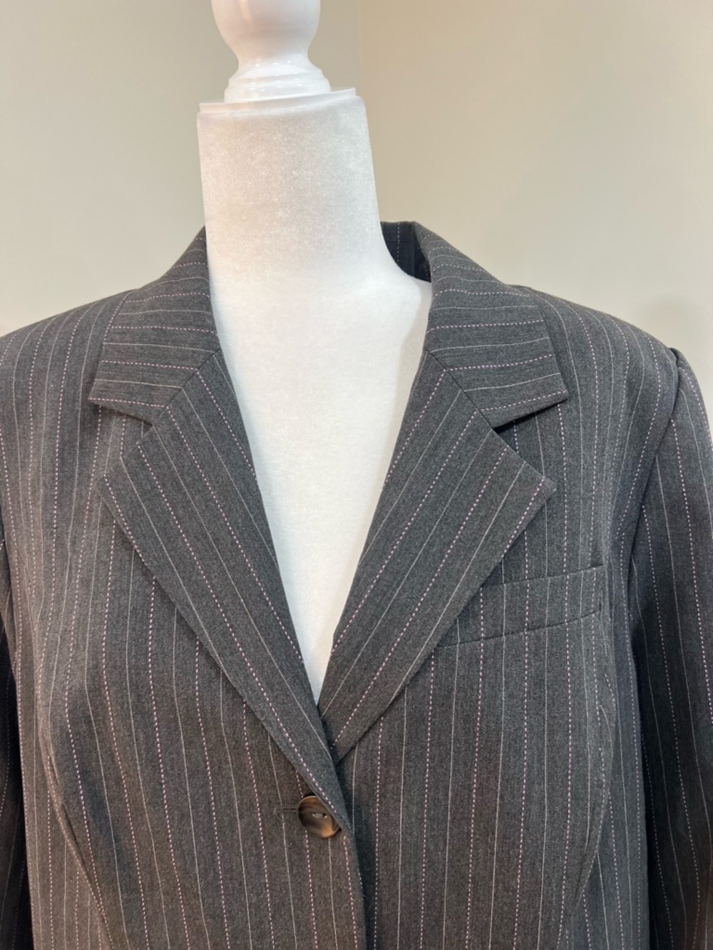 Maggie Barnes Grey Pinstripe Blazer NEW size 16W Pink/Purple Lining - Picture 3 of 5